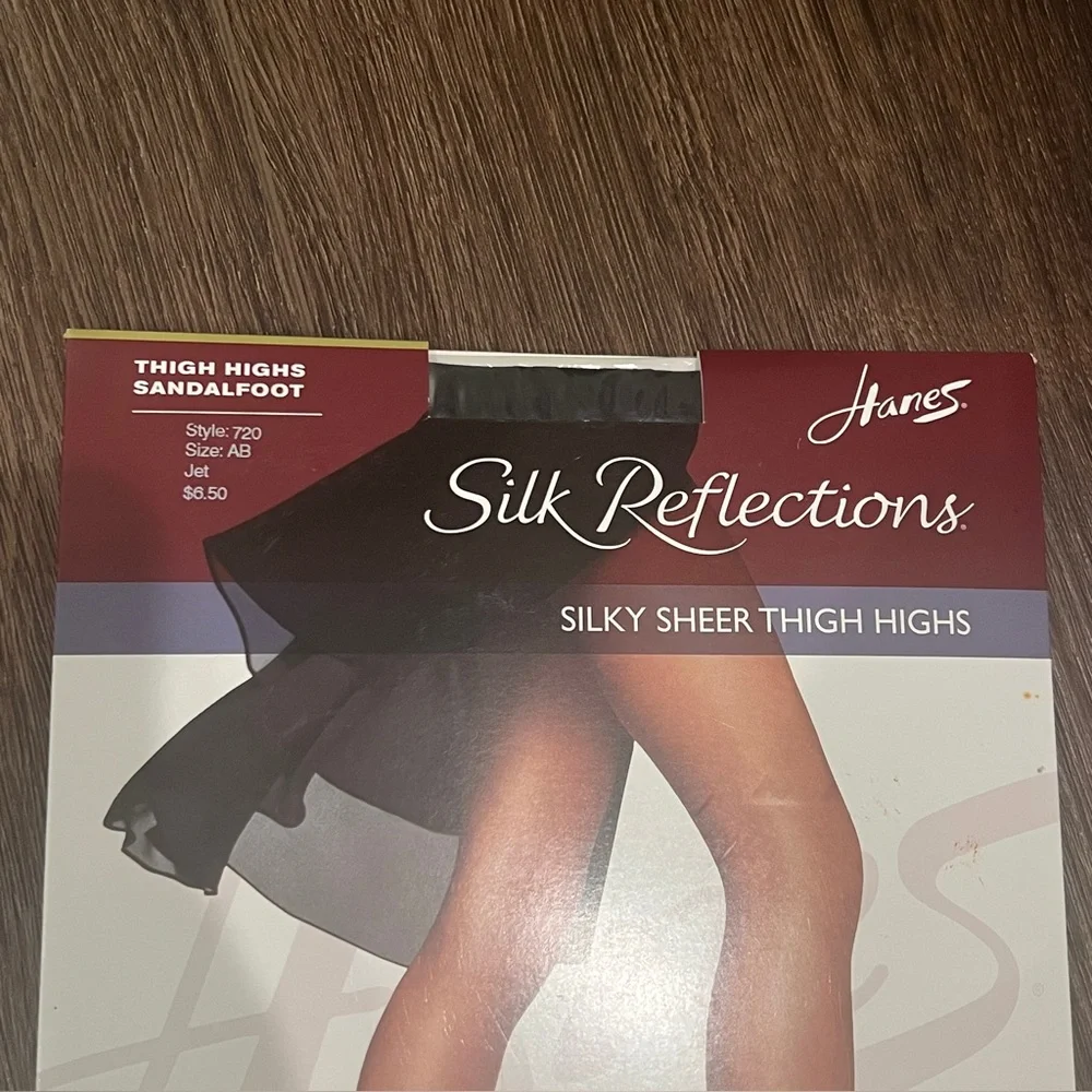 Hanes Silk Reflections Silky Sheer Thigh Highs - Nude